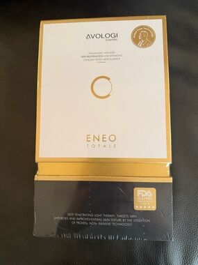 ENEO Totale LED Light Therapy Facial Device
